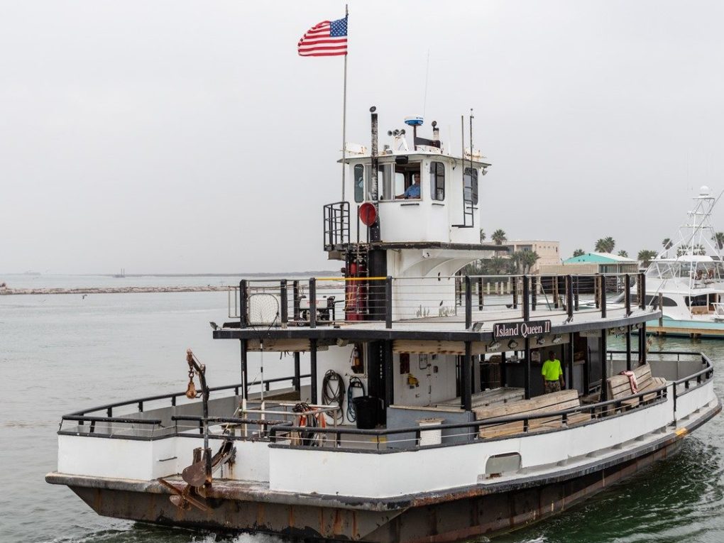 209605476_4454414381275531_4055252313637906929_n a large ship in a body of water